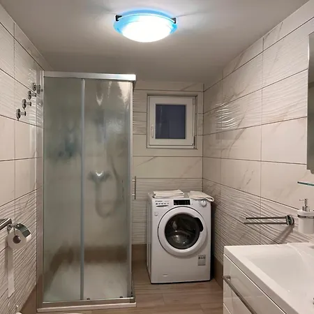 Apartma Nika *