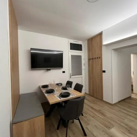 Apartma Nika * Pobegi