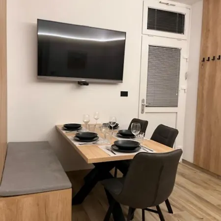 Apartma Nika * Pobegi