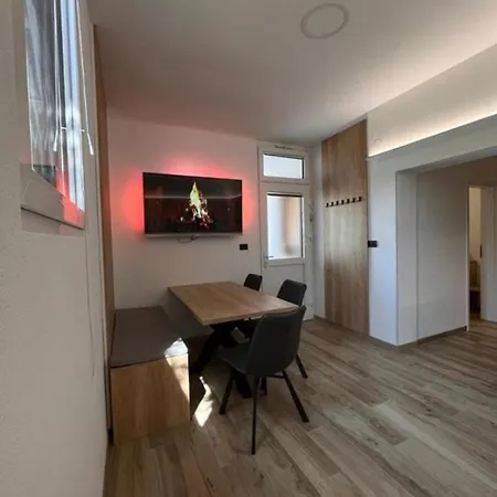 Apartma Nika *