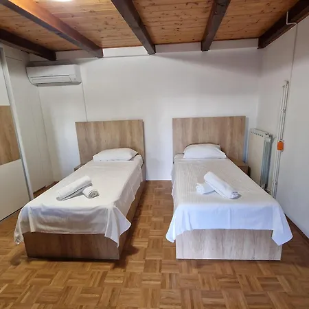 Apartma Nika * Pobegi