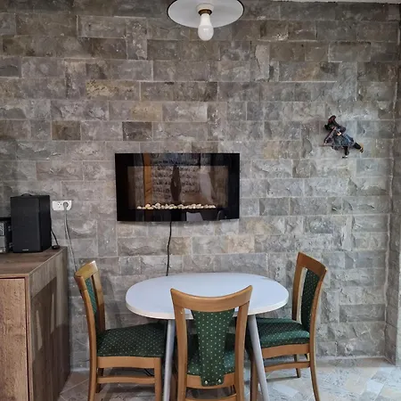 Apartma Nika *