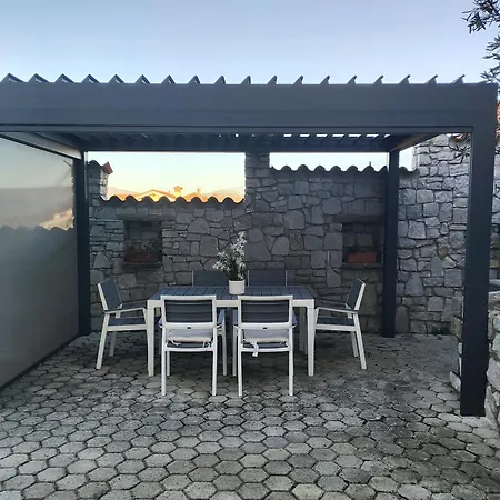 Apartma Nika *
