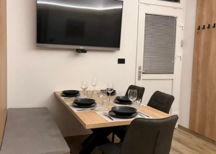 Apartma Nika * Pobegi