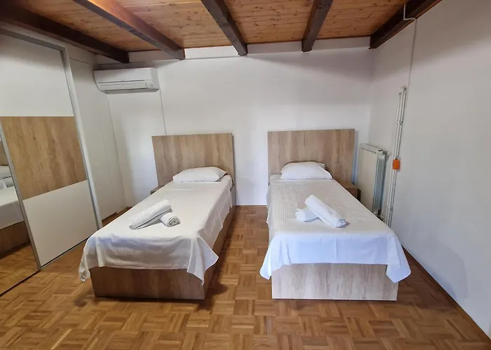 Apartma Nika * Pobegi